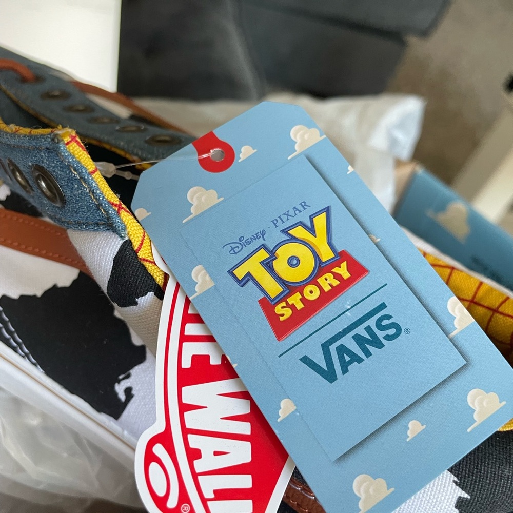 10.5 mens vans toy story woody shoes